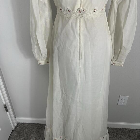 Vintage 1970's Wedding Dress White Pink Rose Details Prairie Cottage Modest - Picture 14 of 15